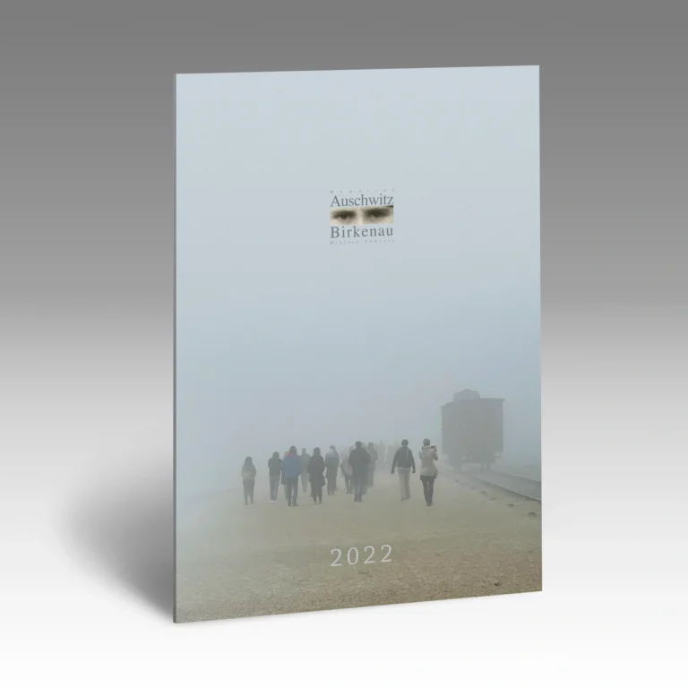Auschwitz Raport 2022 okladka